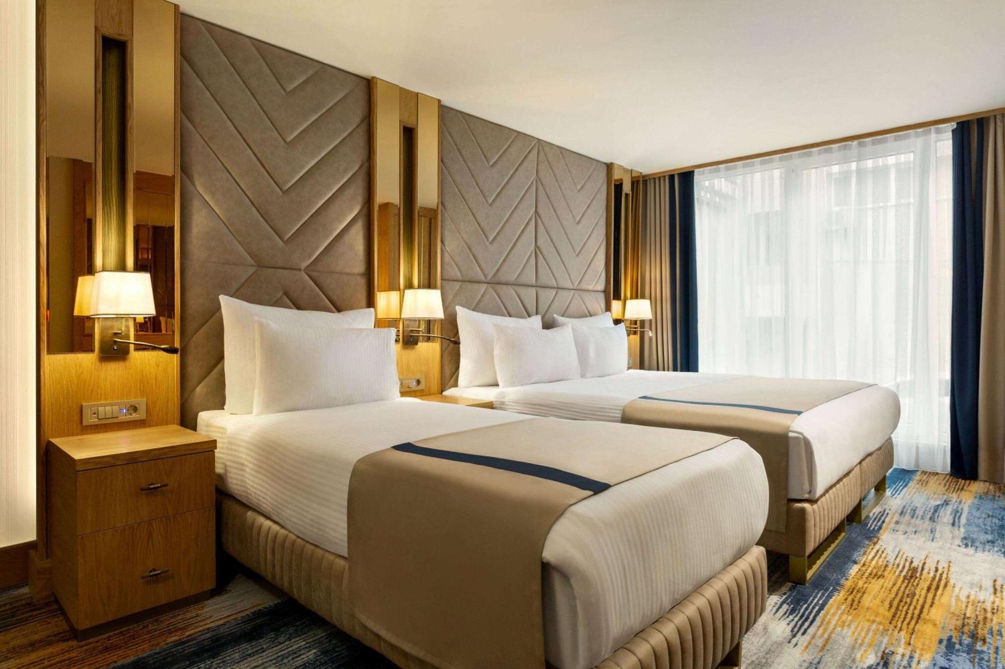 Days Inn By Wyndham Istanbul Bomonti Εξωτερικό φωτογραφία