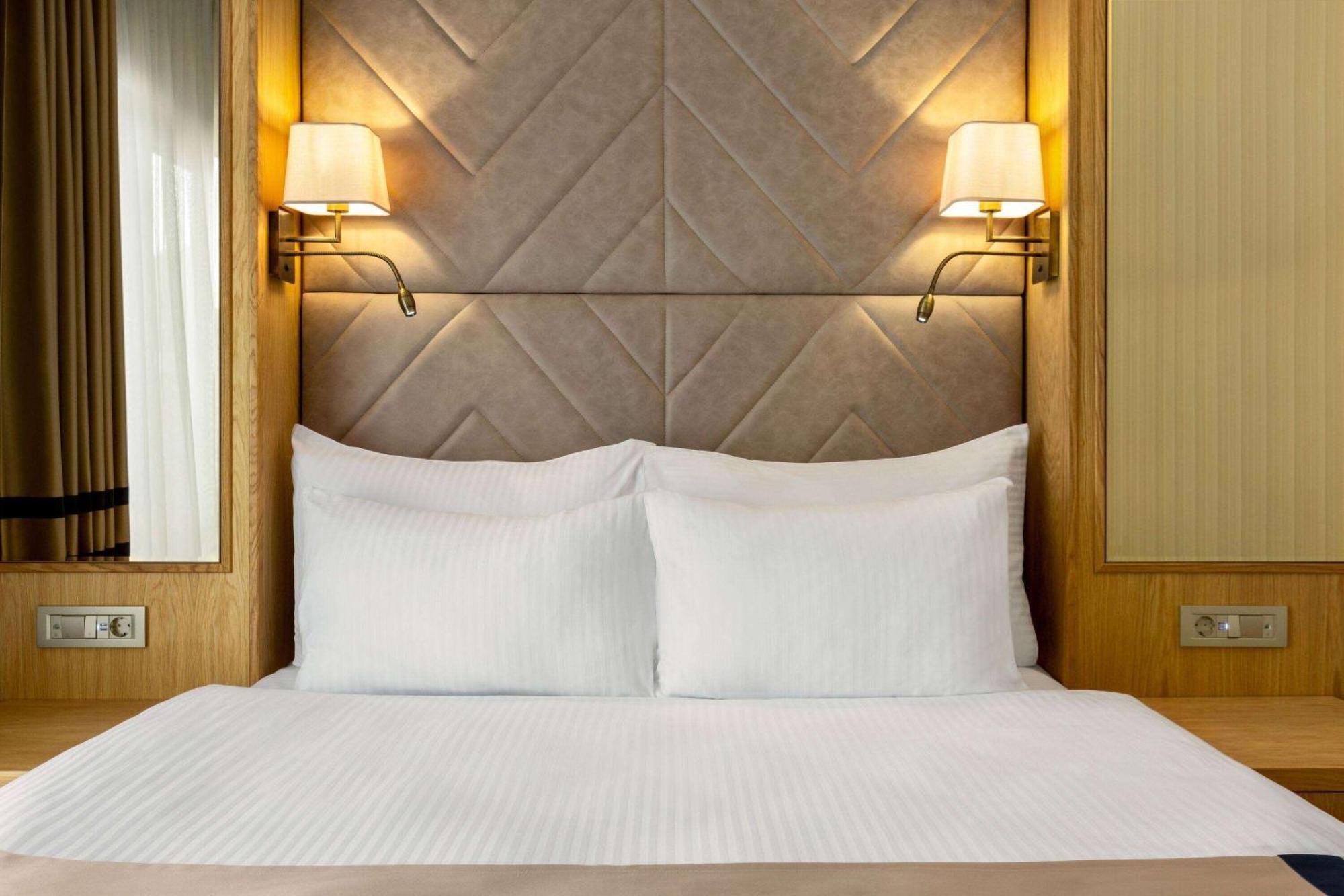 Days Inn By Wyndham Istanbul Bomonti Εξωτερικό φωτογραφία
