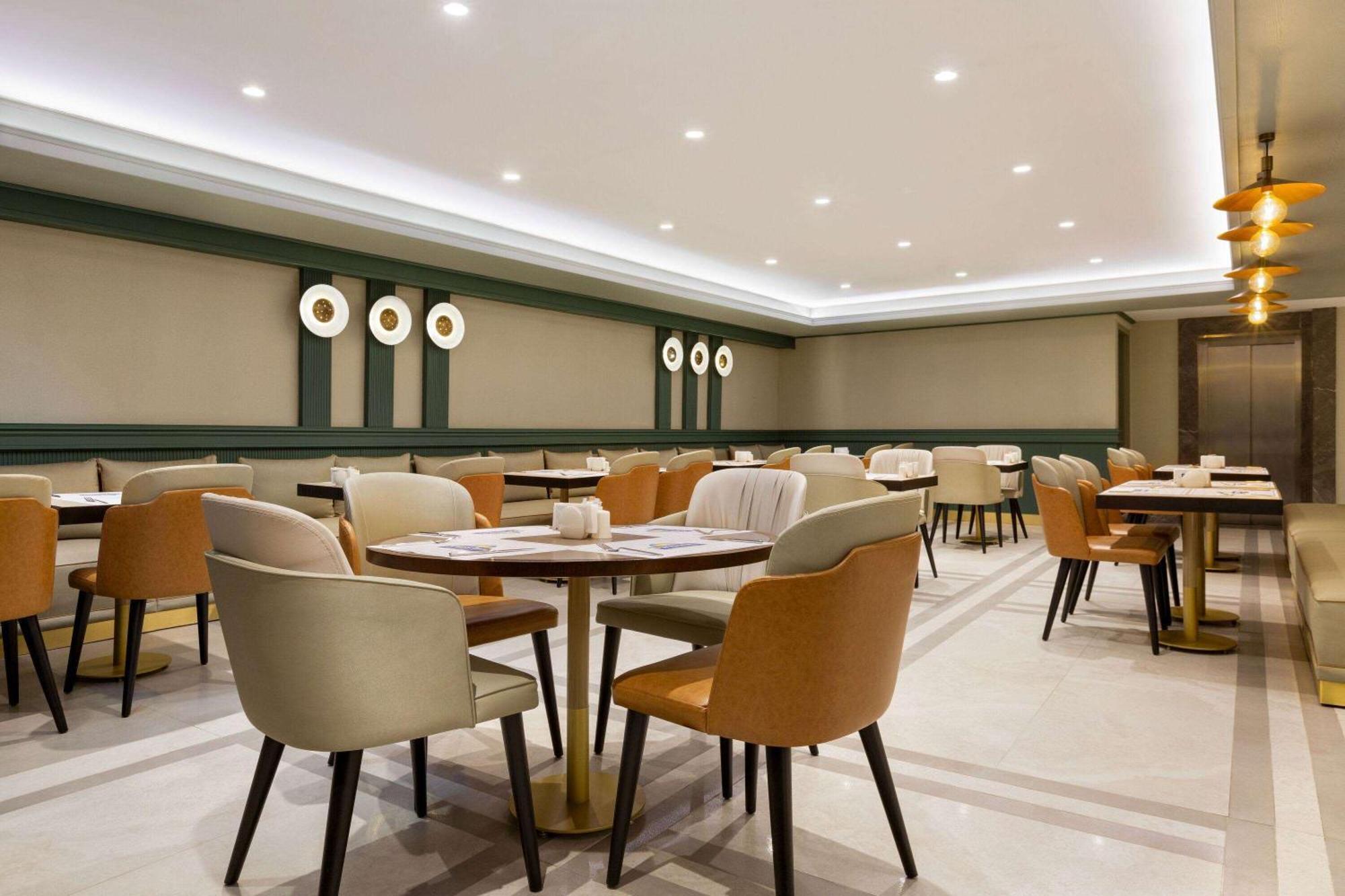 Days Inn By Wyndham Istanbul Bomonti Εξωτερικό φωτογραφία