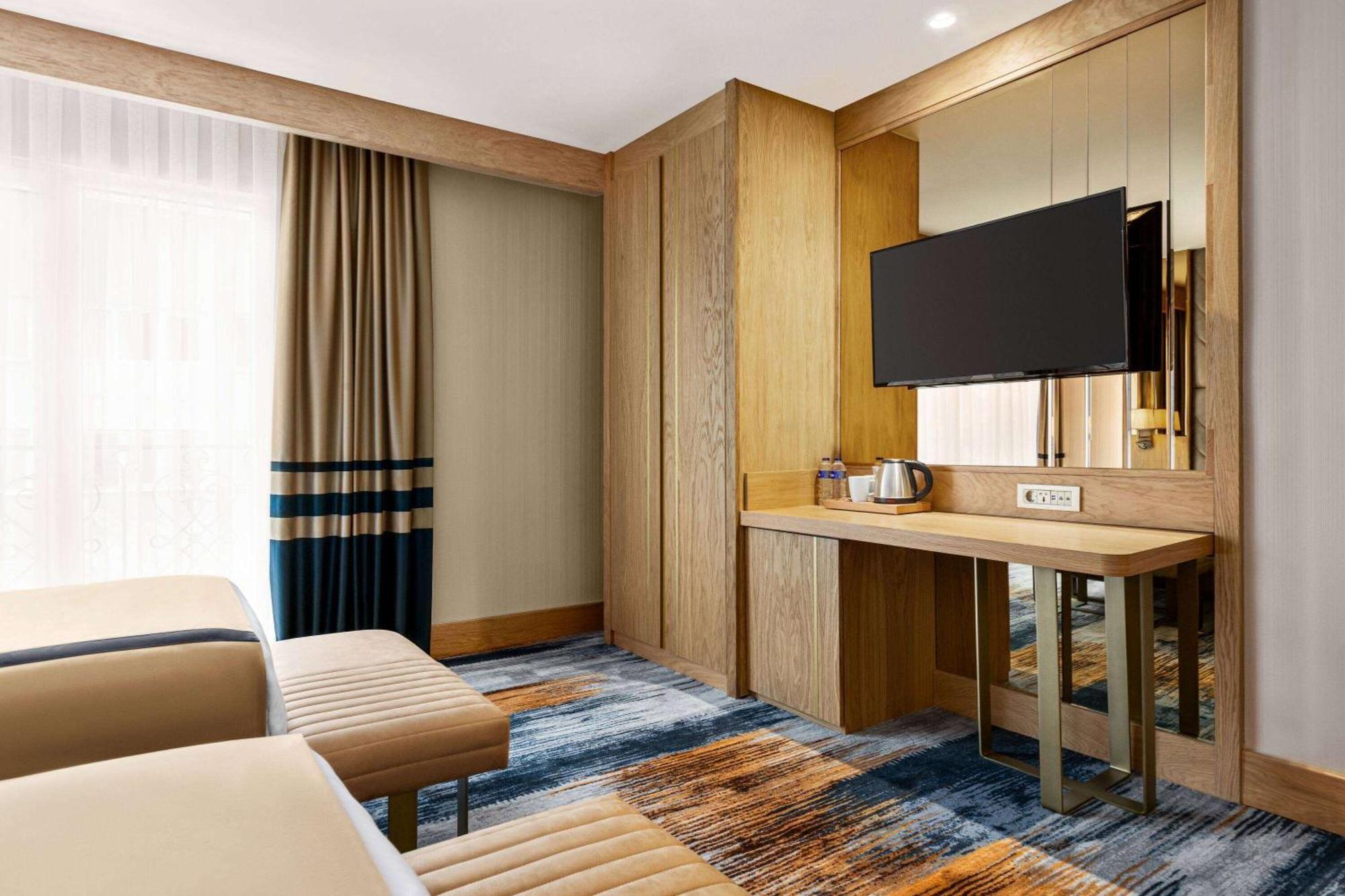 Days Inn By Wyndham Istanbul Bomonti Εξωτερικό φωτογραφία