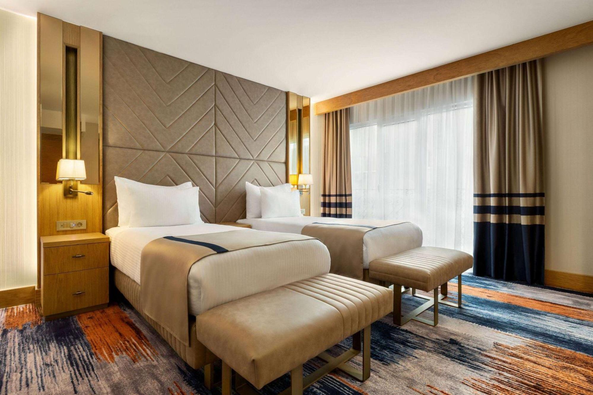 Days Inn By Wyndham Istanbul Bomonti Εξωτερικό φωτογραφία