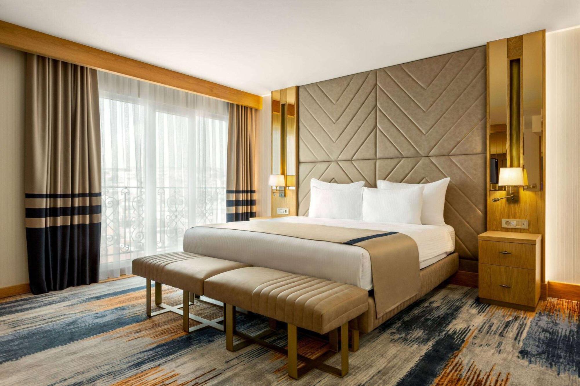 Days Inn By Wyndham Istanbul Bomonti Εξωτερικό φωτογραφία