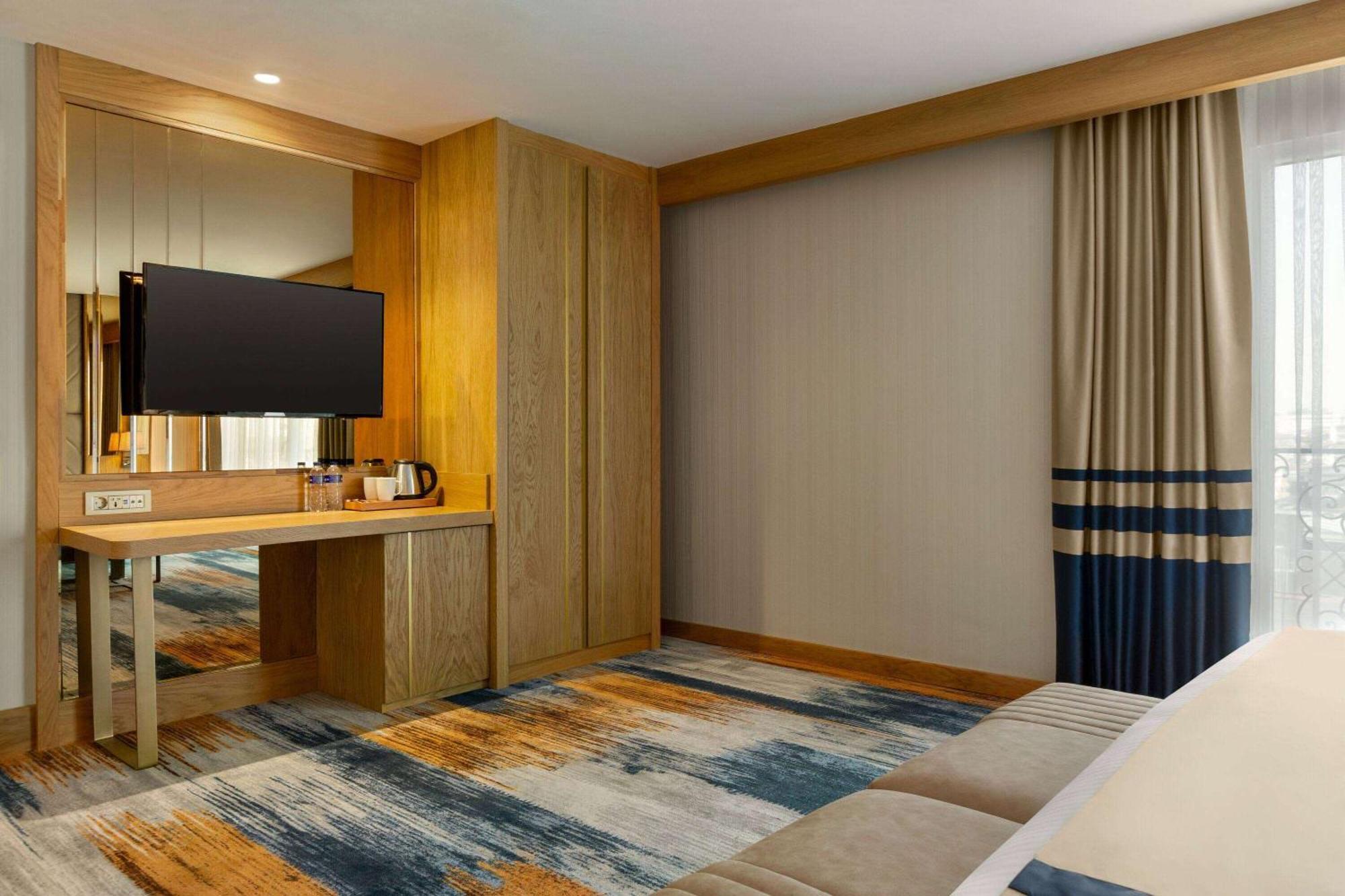 Days Inn By Wyndham Istanbul Bomonti Εξωτερικό φωτογραφία