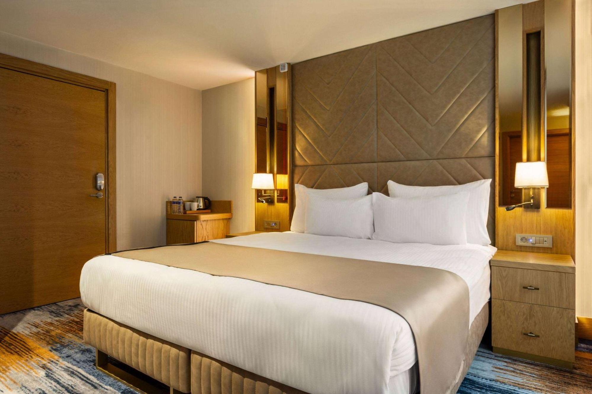 Days Inn By Wyndham Istanbul Bomonti Εξωτερικό φωτογραφία