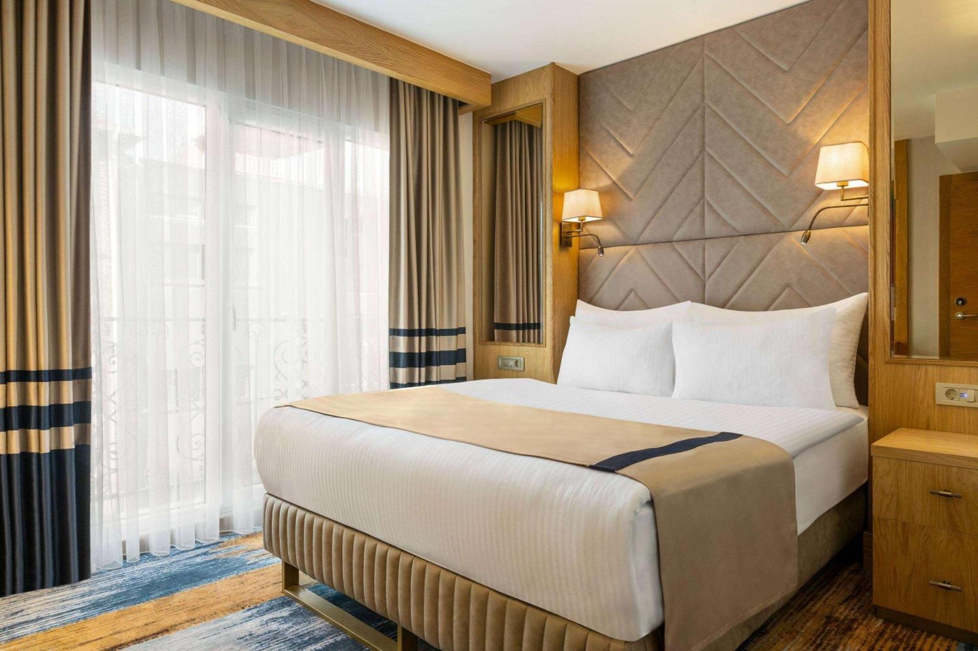 Days Inn By Wyndham Istanbul Bomonti Εξωτερικό φωτογραφία