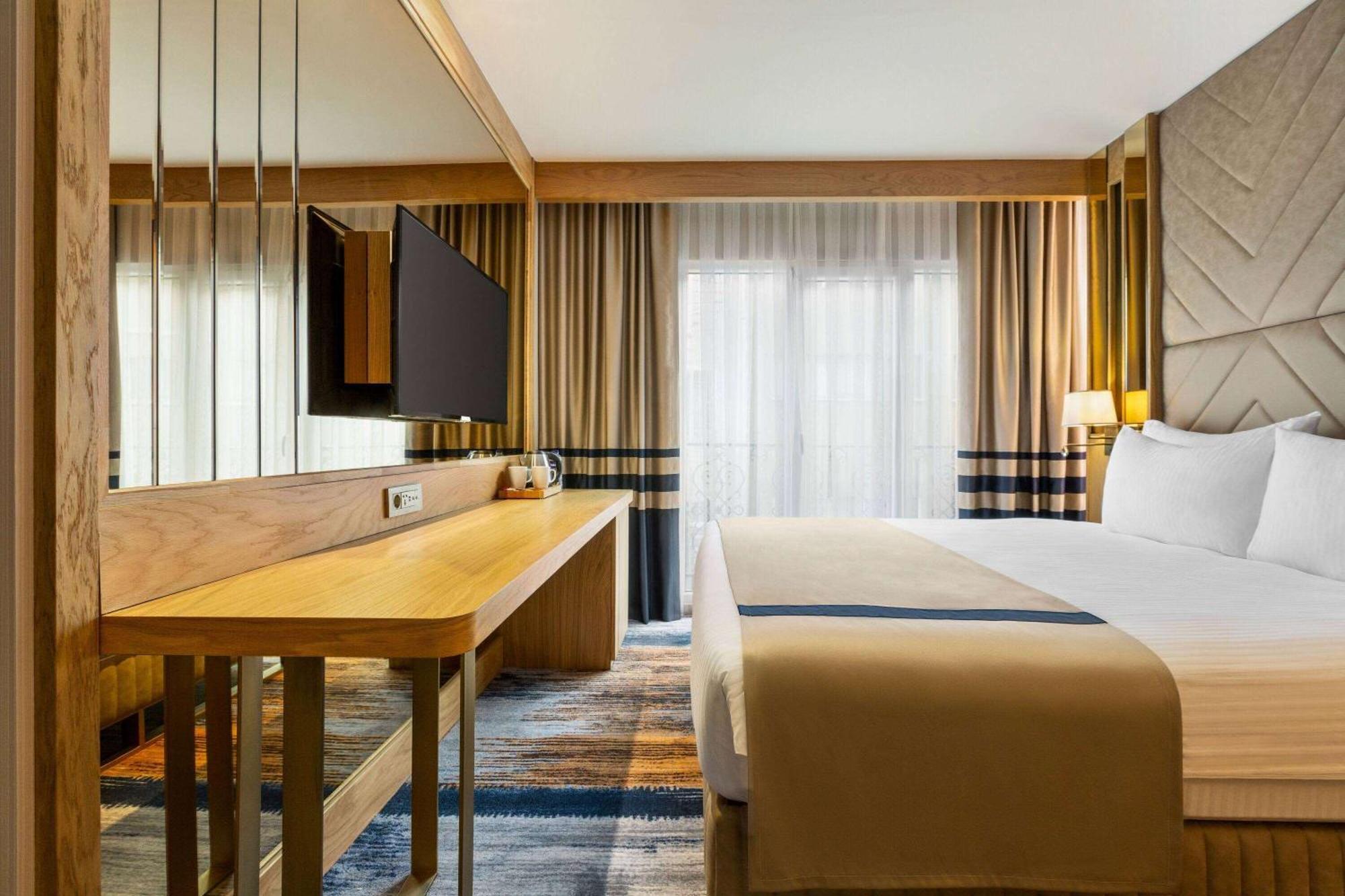 Days Inn By Wyndham Istanbul Bomonti Εξωτερικό φωτογραφία