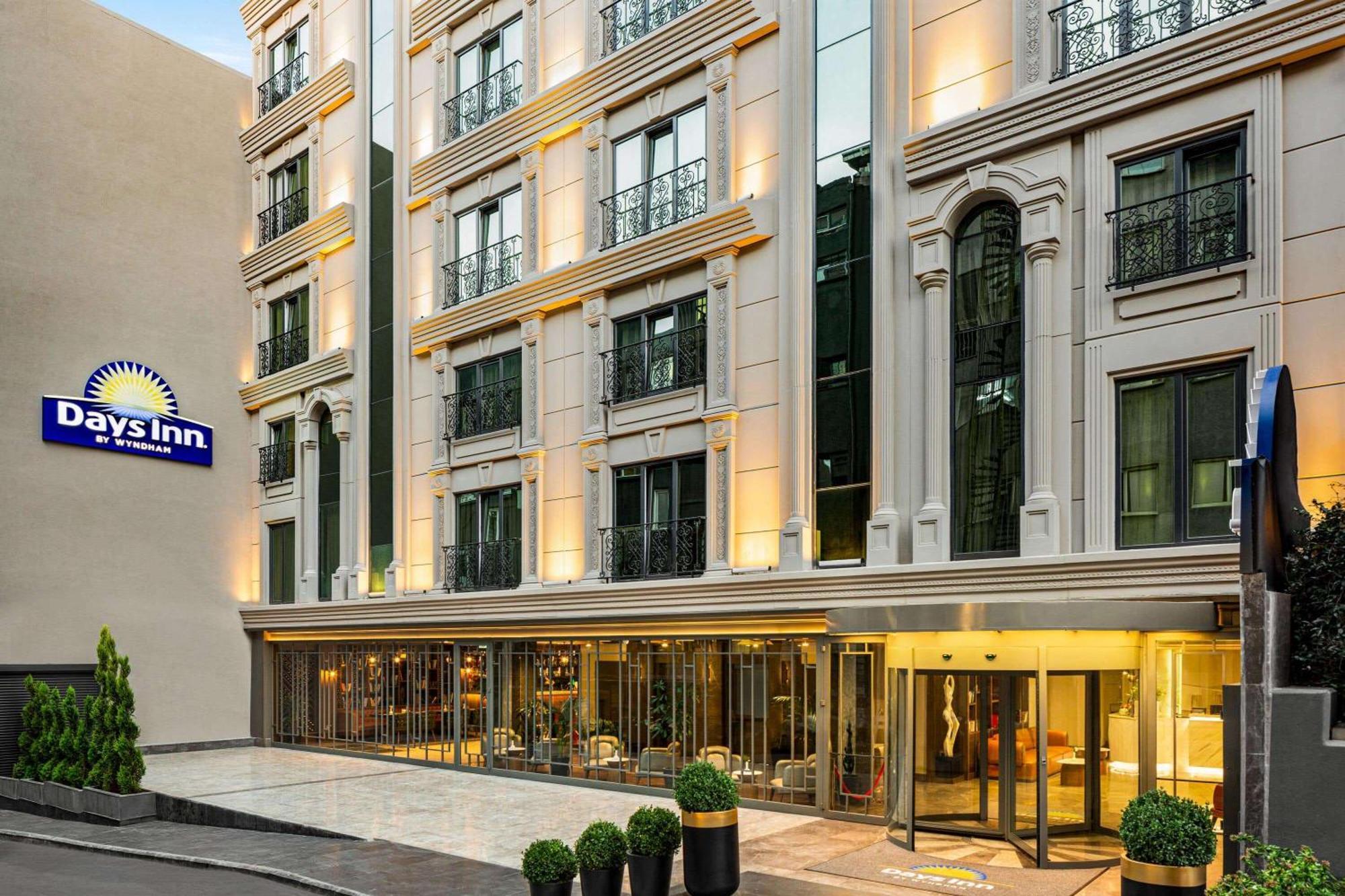 Days Inn By Wyndham Istanbul Bomonti Εξωτερικό φωτογραφία
