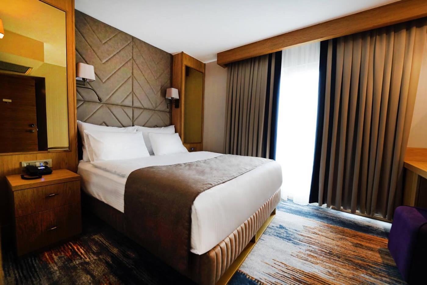 Days Inn By Wyndham Istanbul Bomonti Εξωτερικό φωτογραφία
