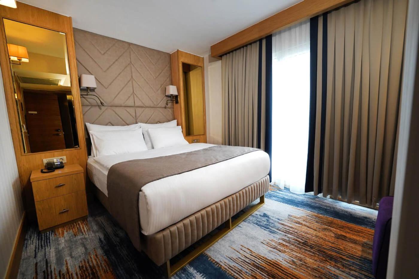 Days Inn By Wyndham Istanbul Bomonti Εξωτερικό φωτογραφία