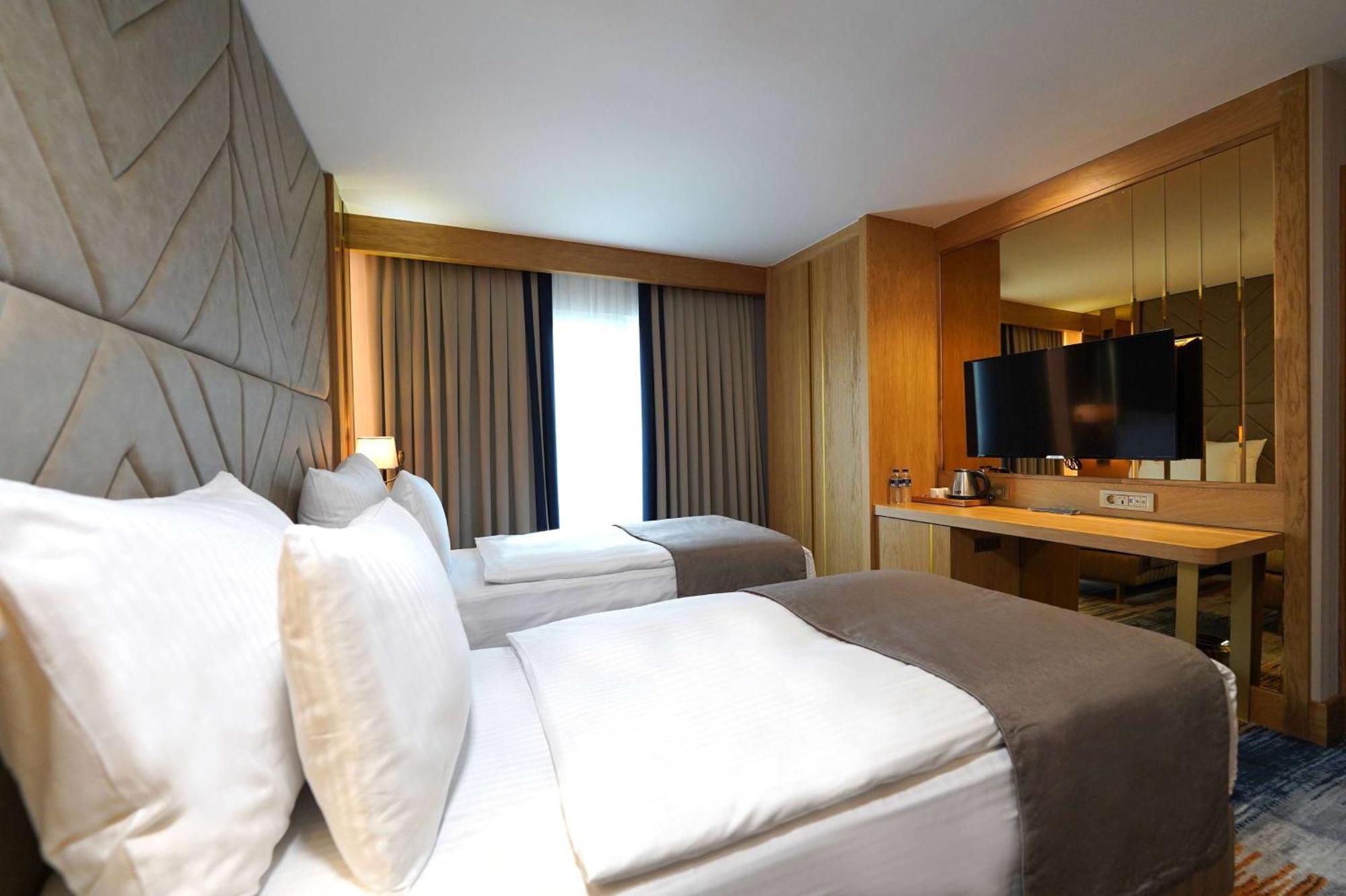 Days Inn By Wyndham Istanbul Bomonti Εξωτερικό φωτογραφία