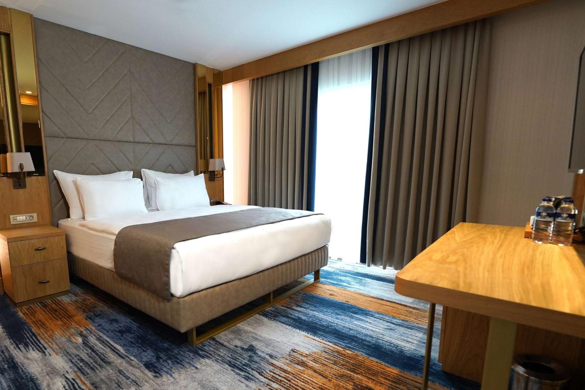 Days Inn By Wyndham Istanbul Bomonti Εξωτερικό φωτογραφία