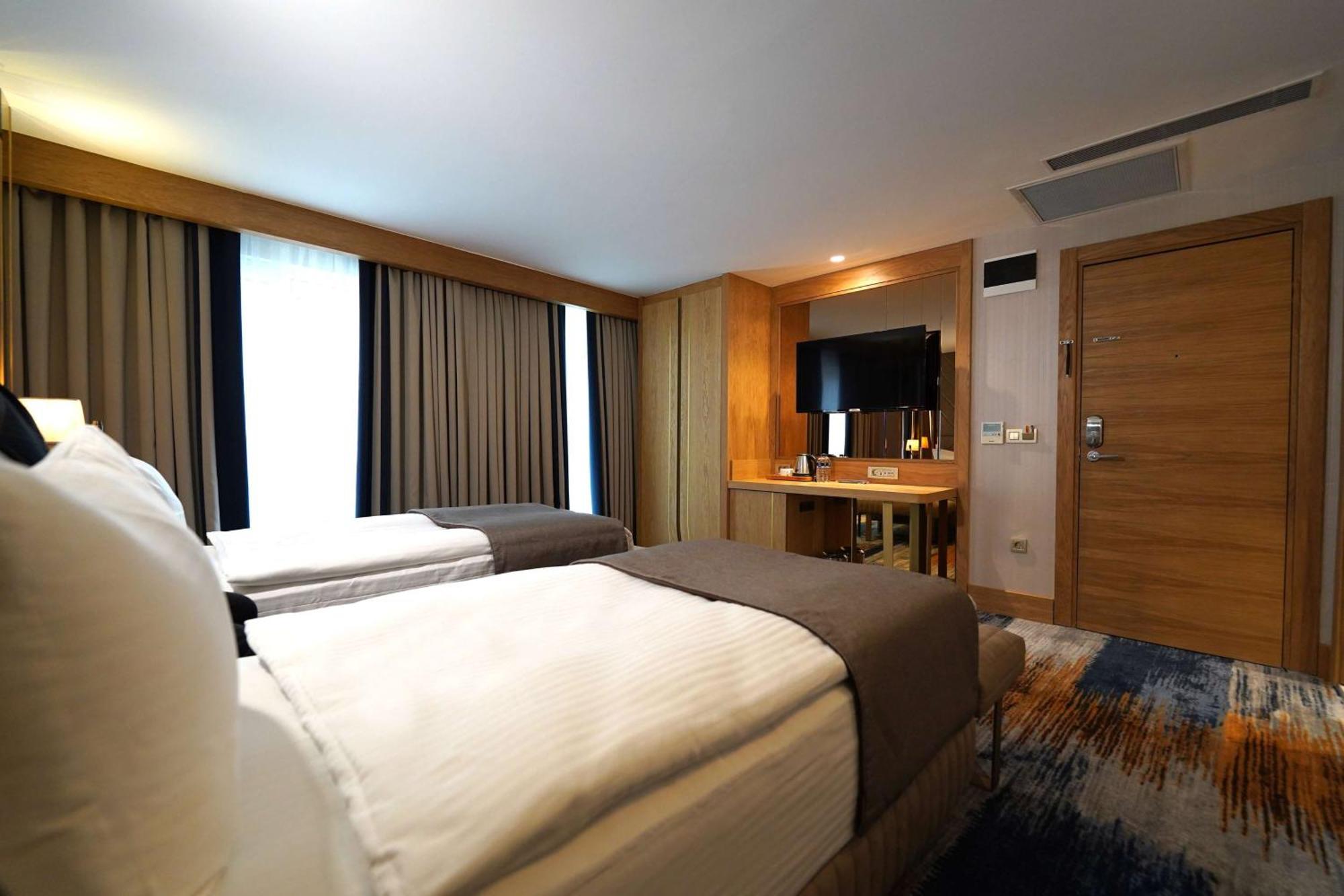Days Inn By Wyndham Istanbul Bomonti Εξωτερικό φωτογραφία