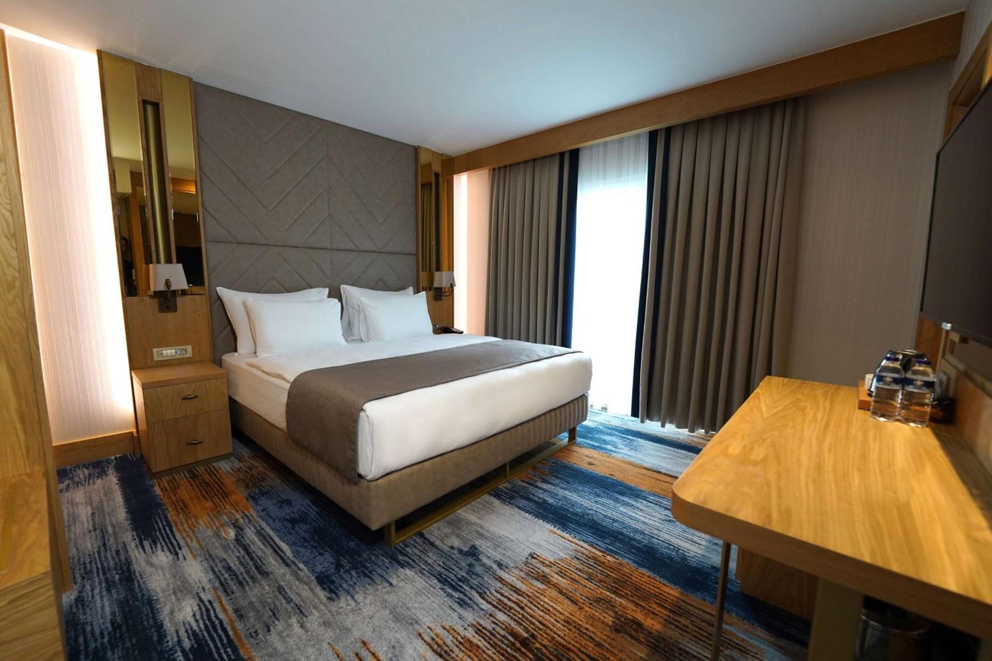 Days Inn By Wyndham Istanbul Bomonti Εξωτερικό φωτογραφία