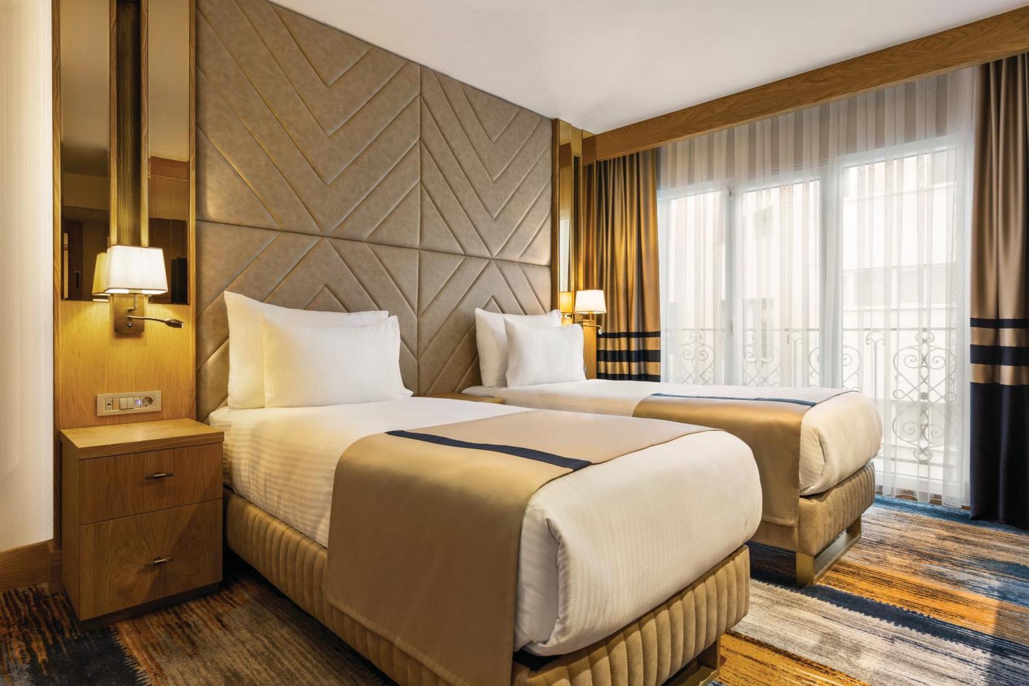 Days Inn By Wyndham Istanbul Bomonti Εξωτερικό φωτογραφία