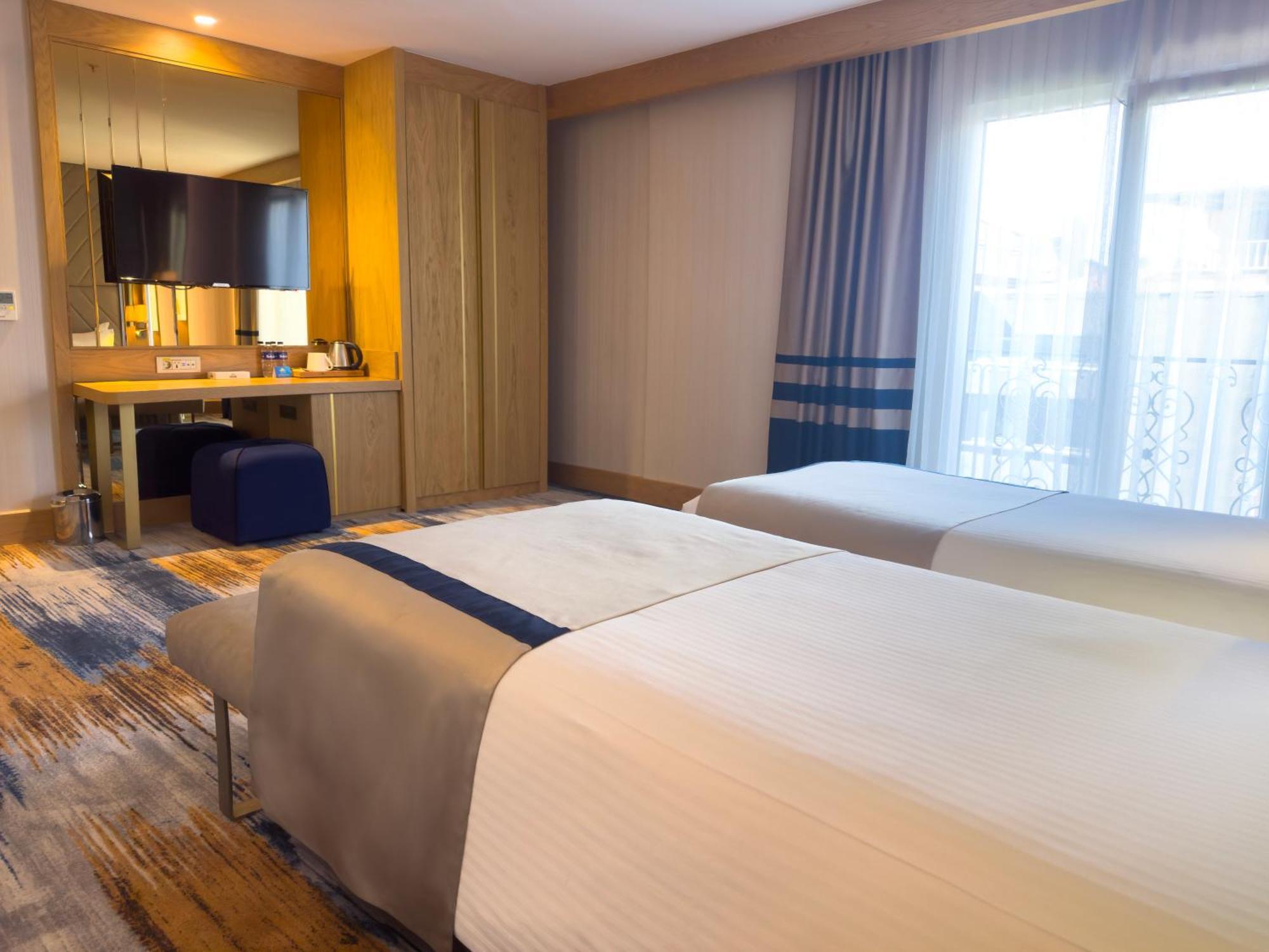 Days Inn By Wyndham Istanbul Bomonti Εξωτερικό φωτογραφία