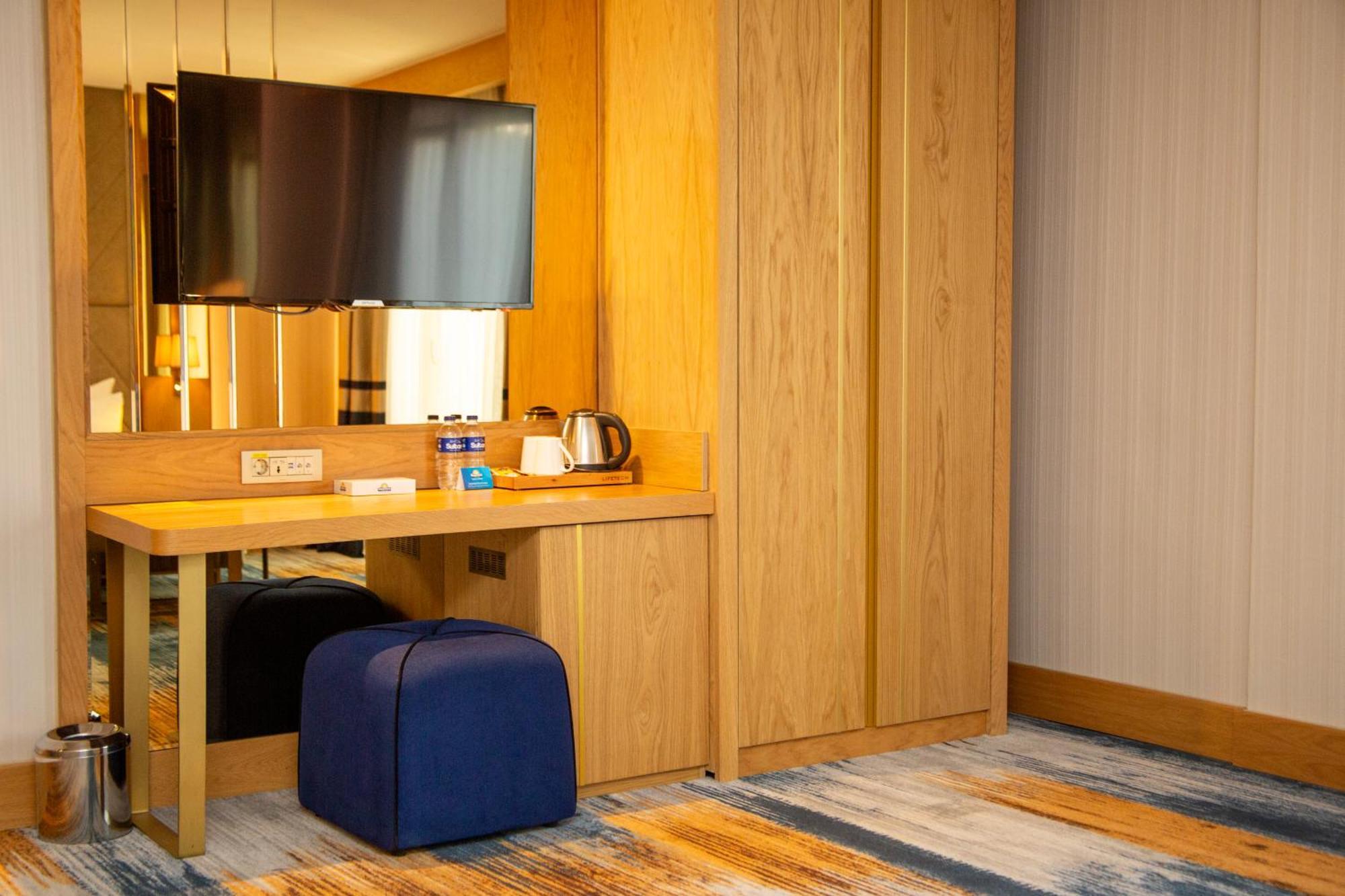 Days Inn By Wyndham Istanbul Bomonti Εξωτερικό φωτογραφία
