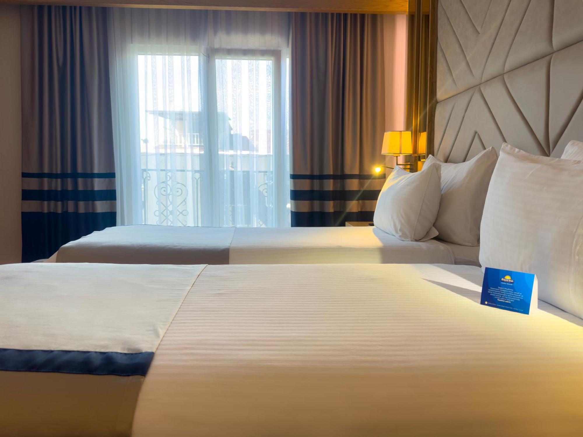 Days Inn By Wyndham Istanbul Bomonti Εξωτερικό φωτογραφία