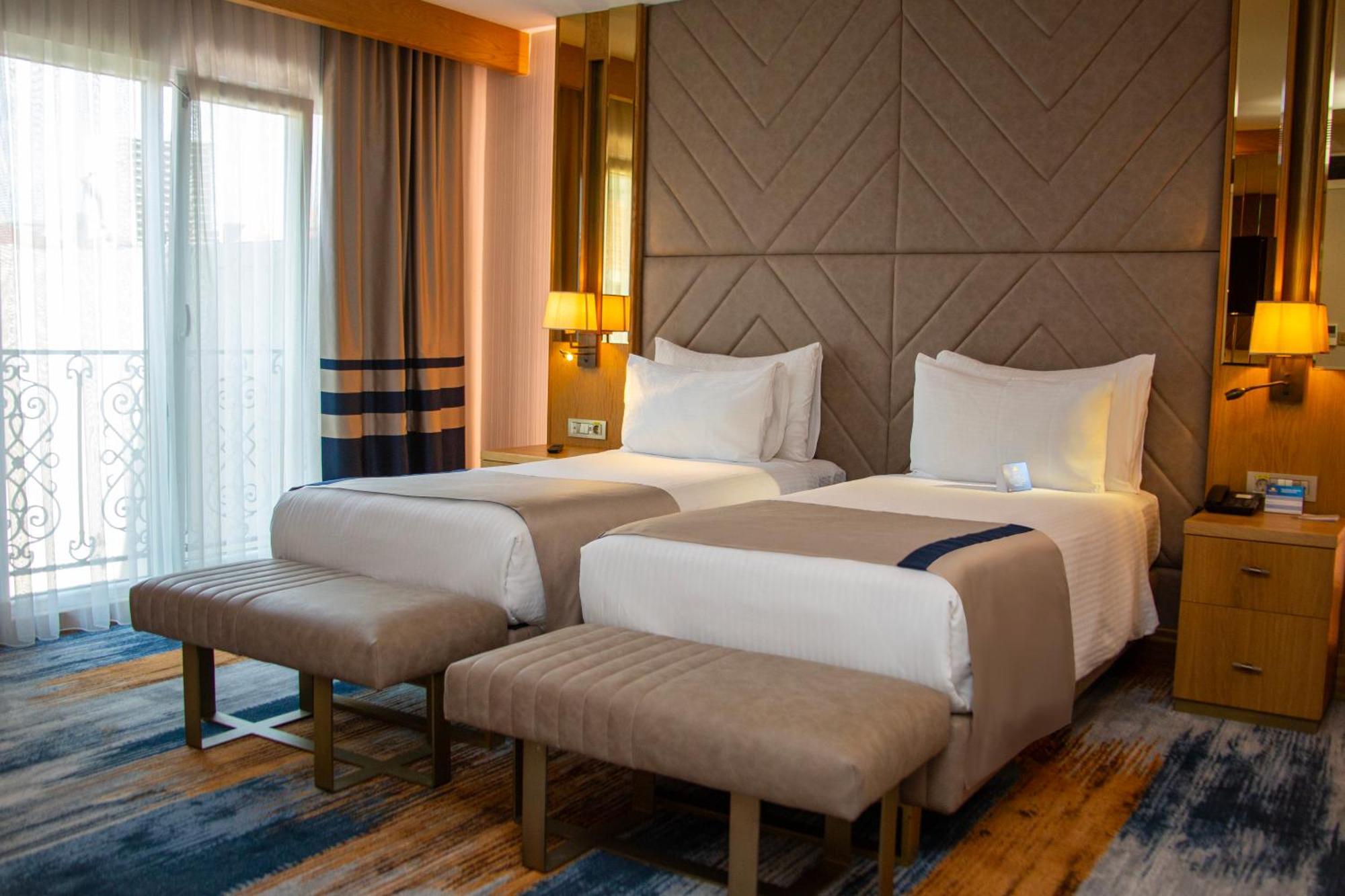 Days Inn By Wyndham Istanbul Bomonti Εξωτερικό φωτογραφία